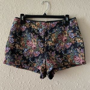 Short Floral F21 size L (it seems size M)